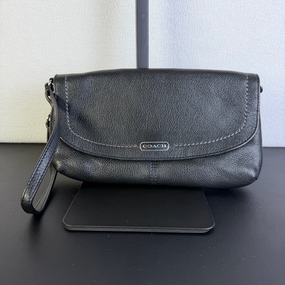 Coach Leather Flap Wristlet Wallet Clutch in Black with Green Lining - Picture 1 of 11